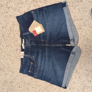NWT Levi's Mod length jean short size 2